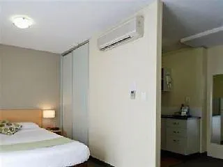 Breakfree Adelaide Aparthotel 4*,